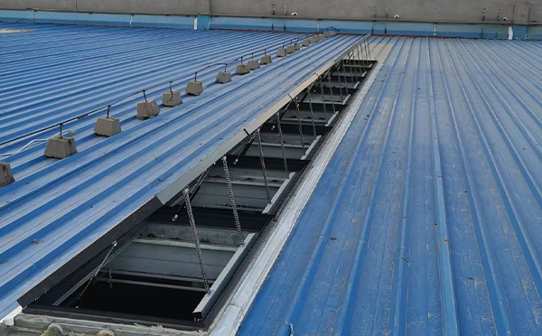 某城市大型商业综合体中庭特克斯排烟窗工程