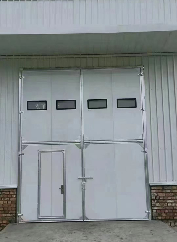 特克斯工业门在设备装配车间出入口的实施记录